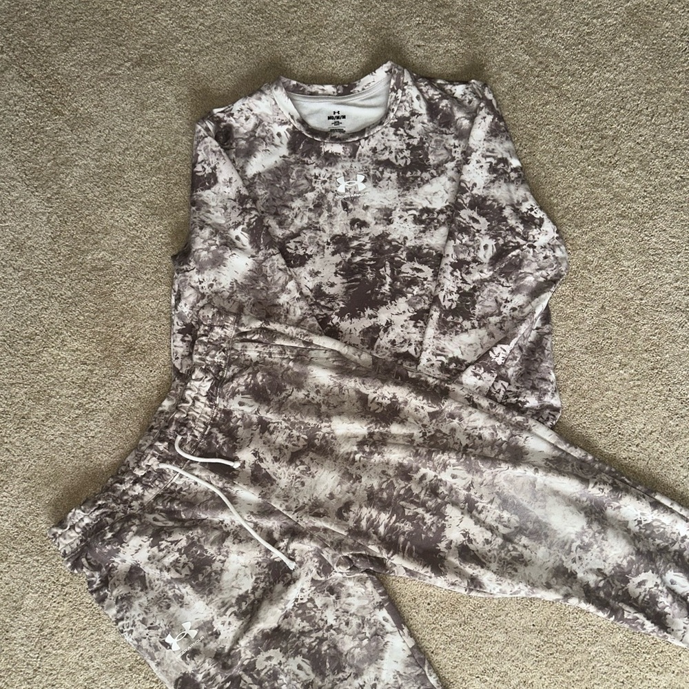 Under Armour Gray and White Patterned Pajama Set